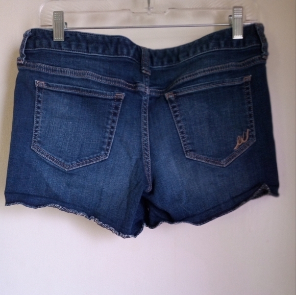 Express mid rise flip hem shortie jean shorts for women size 4 - Picture 3 of 4